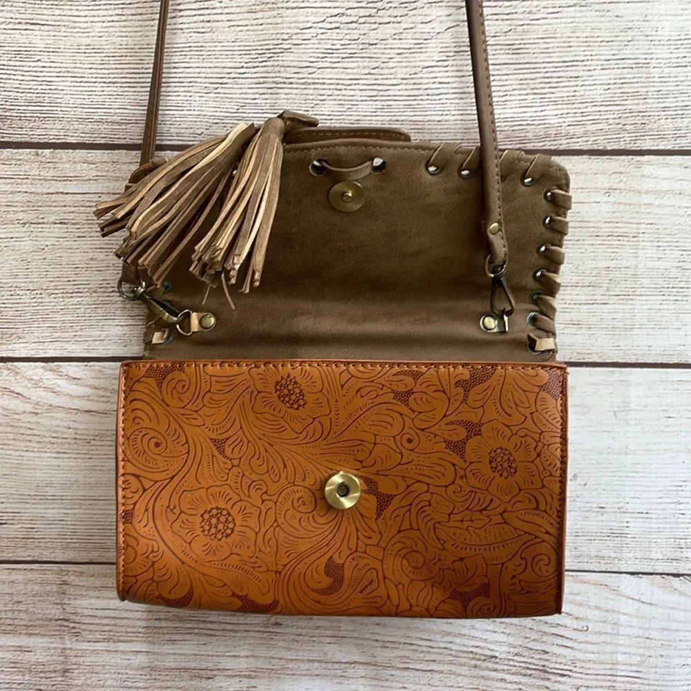 VEGAN LEATHER CROSSBODY‎ BAG WITH FRINGE